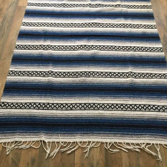 Aztec Pattern Design Throw Rug Blanket Unmarked - Picture 7 of 8
